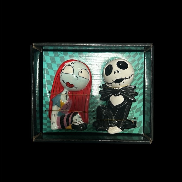 Nightmare Before Christmas Salt And Pepper Shakers - Picture 2 of 3